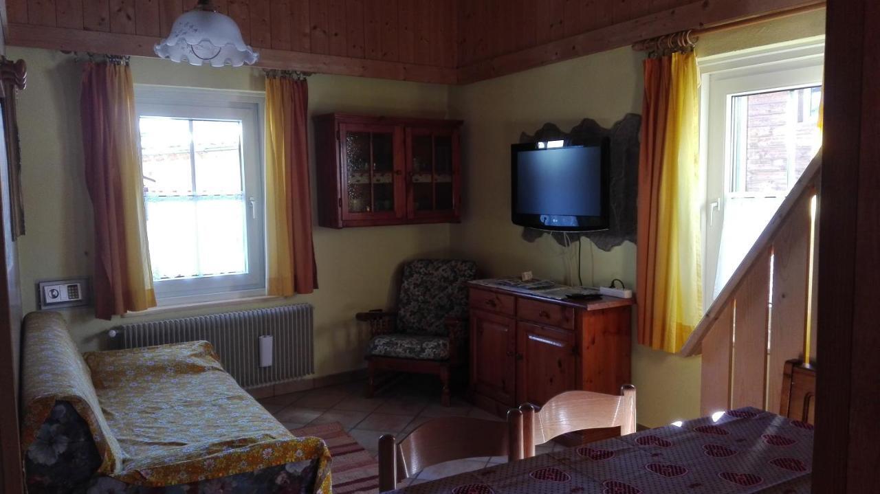 Casa Claudio-Appartamenti In Centro Campitello di Fassa Exterior photo